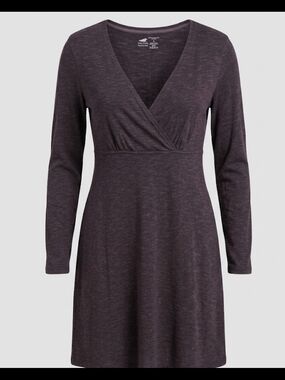 Long Sleeve V-Neck Midi Dress in Deep Plum Size Large